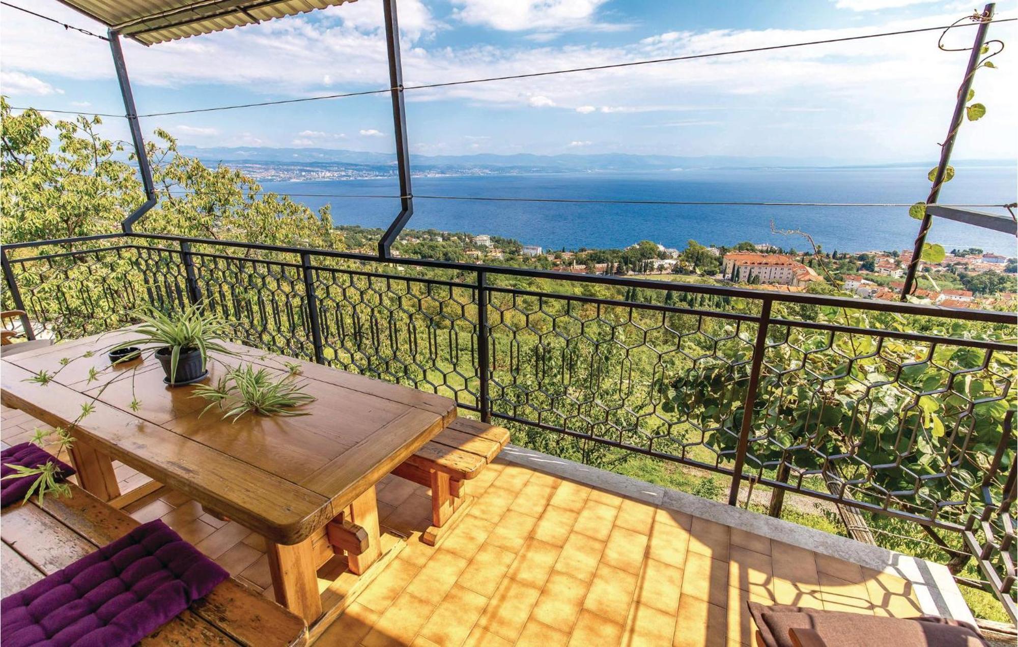 Nice Apartment In Lovran With Kitchen Kültér fotó