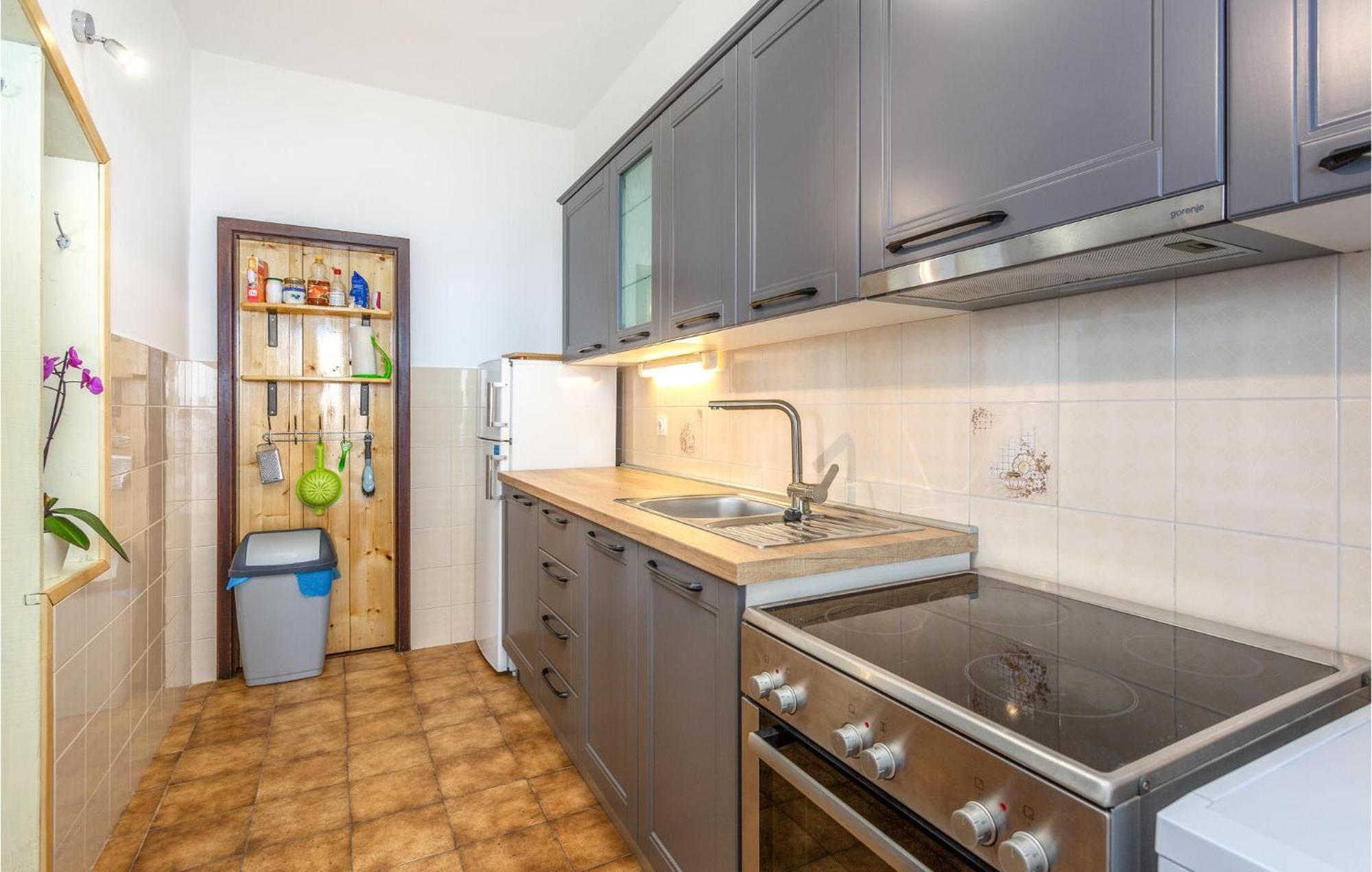 Nice Apartment In Lovran With Kitchen Kültér fotó
